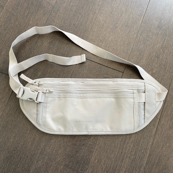 NWOT Austin House waist pouch with RFID Protection - Picture 1 of 4
